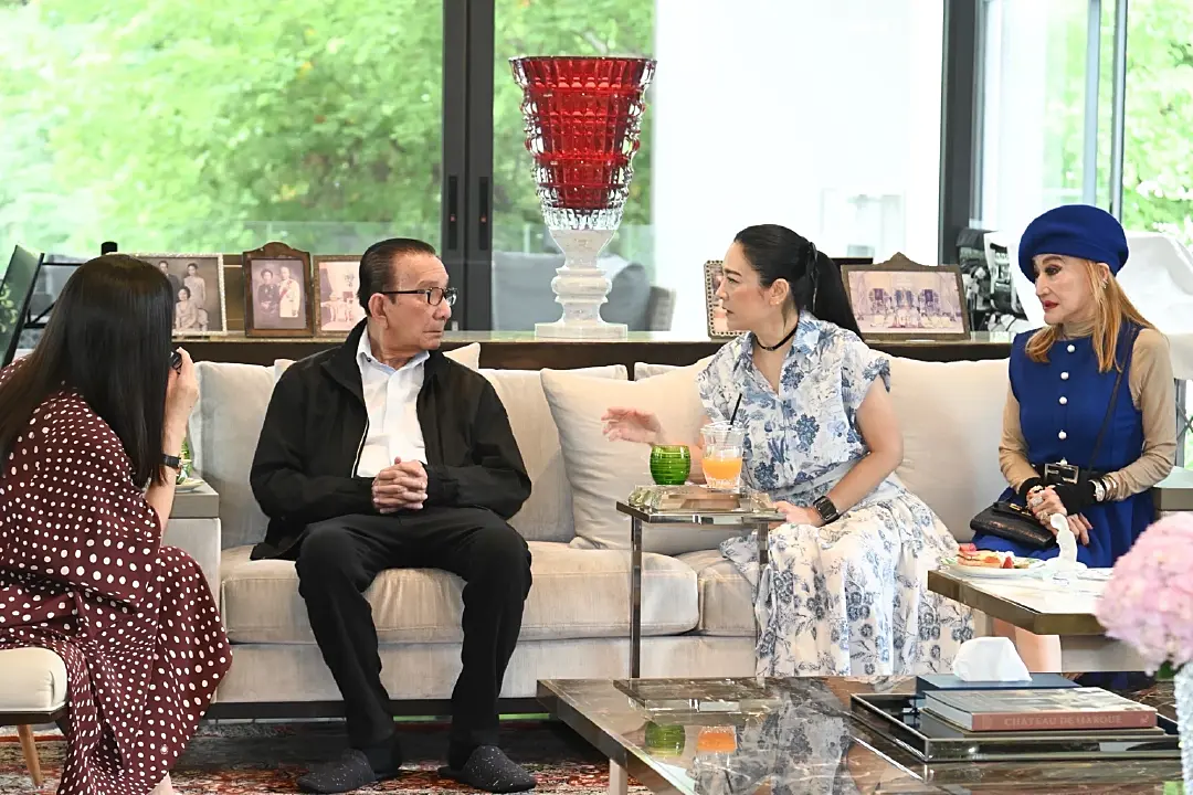 มูลนิธิมาดามแป้ง รับเงินสนับสนุน 1 แสนบาท จาก 2 ศิลปินแห่งชาติ เพื่อช่วยเหลือสังคม