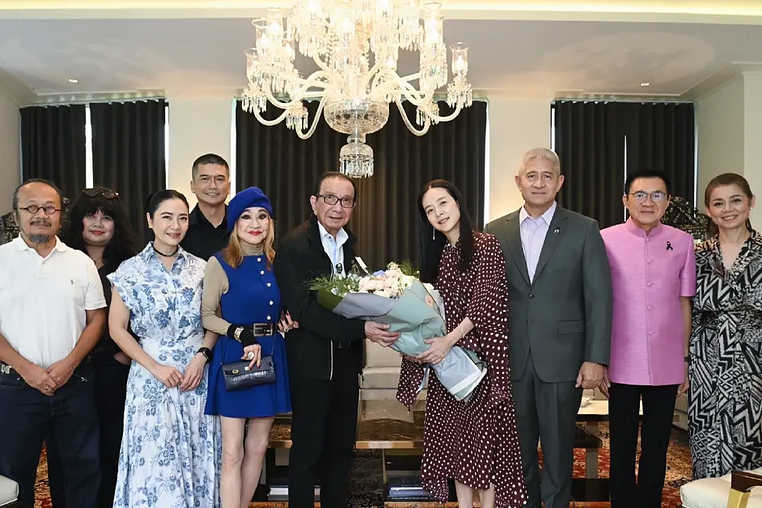 มูลนิธิมาดามแป้ง รับเงินสนับสนุน 1 แสนบาท จาก 2 ศิลปินแห่งชาติ เพื่อช่วยเหลือสังคม