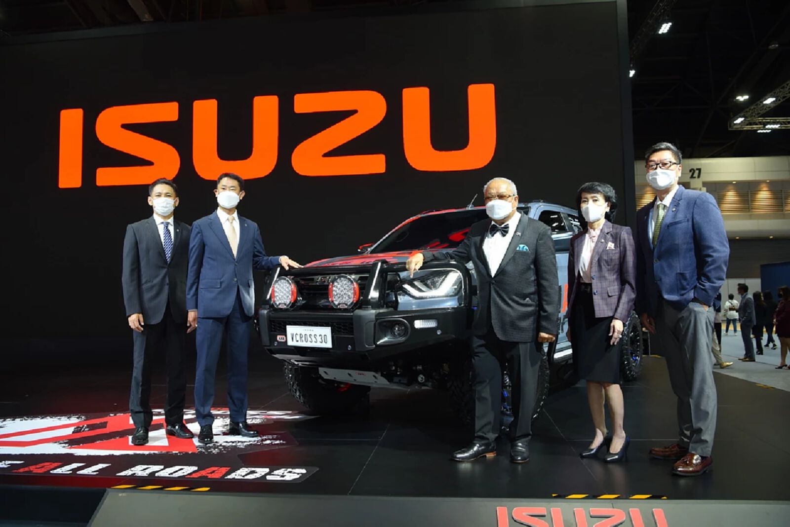 อีซูซุส่งทัพยนตรกรรมครบรุ่น ร่วมงานมอเตอร์โชว์ ครั้งที่ 43 เปิดตัว “ISUZU V-CROSS MASTER OF ALL ROAD ตัวจริงทุกเส้นทาง”