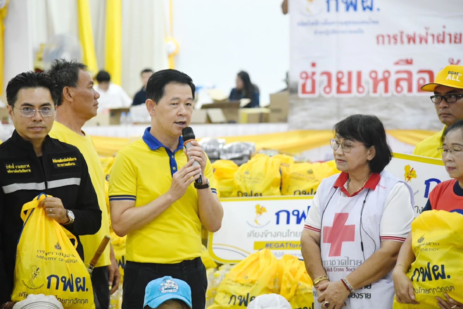 เคียงข้างคนไทยทุกวิกฤต ก.พลังงาน – กฟผ. ร่วมช่วยเหลือประชาชนผู้ประสบอุทกภัย จ.เชียงราย 
