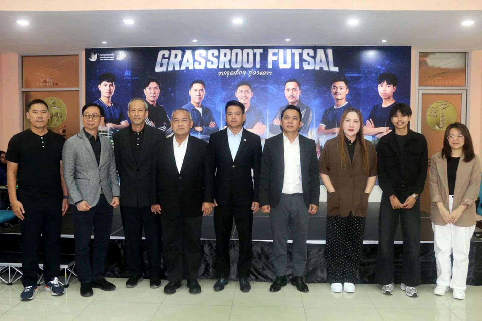 “ธนาธร-แพรพลอย” นำทัพเปิดตัว “GRASSROOT FUTSAL” สารคดี 7 ตอน จาก 7 นักฟุตซอลไทย “ธนาธร-แพรพลอย” นำทัพเปิดตัว “GRASSROOT FUTSAL” สารคดี 7 ตอน จาก 7 นักฟุตซอลไทย